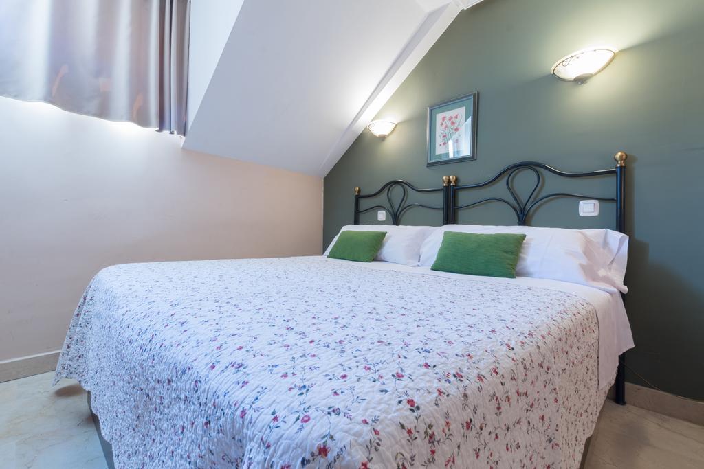 Apartamentos Caballero De Gracia Madri Exterior foto