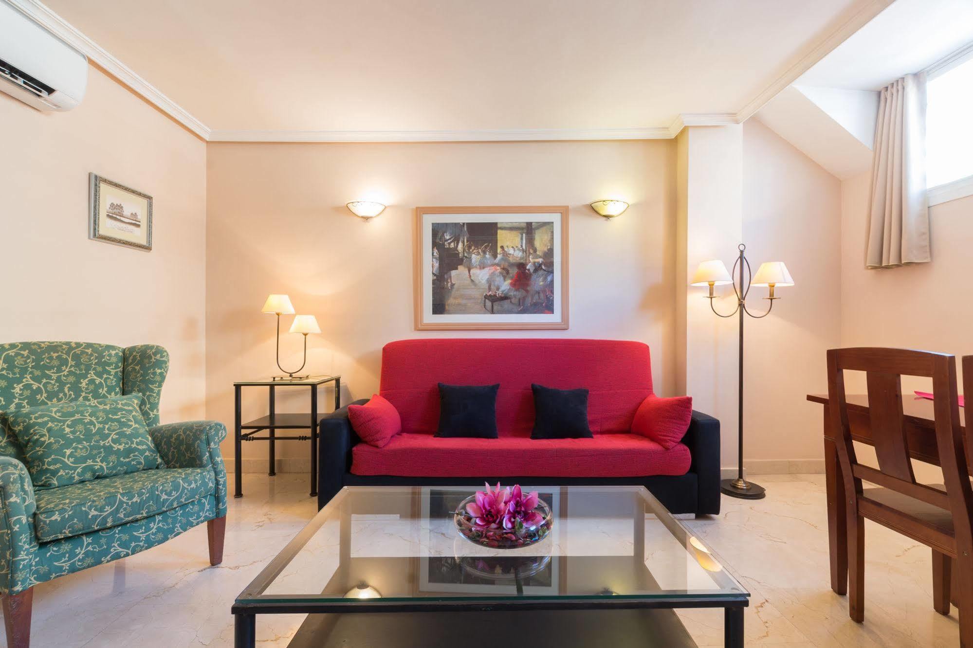 Apartamentos Caballero De Gracia Madri Exterior foto