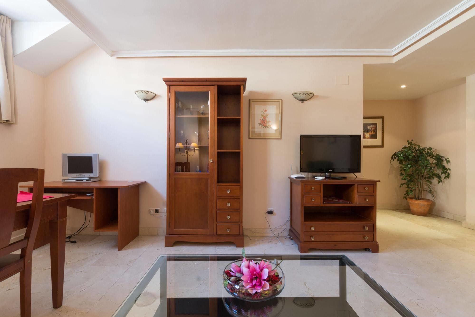 Apartamentos Caballero De Gracia Madri Exterior foto