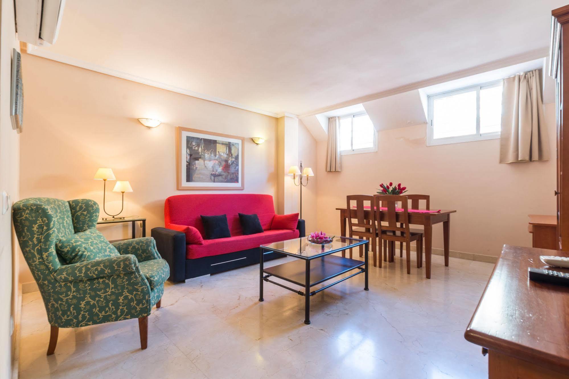 Apartamentos Caballero De Gracia Madri Exterior foto